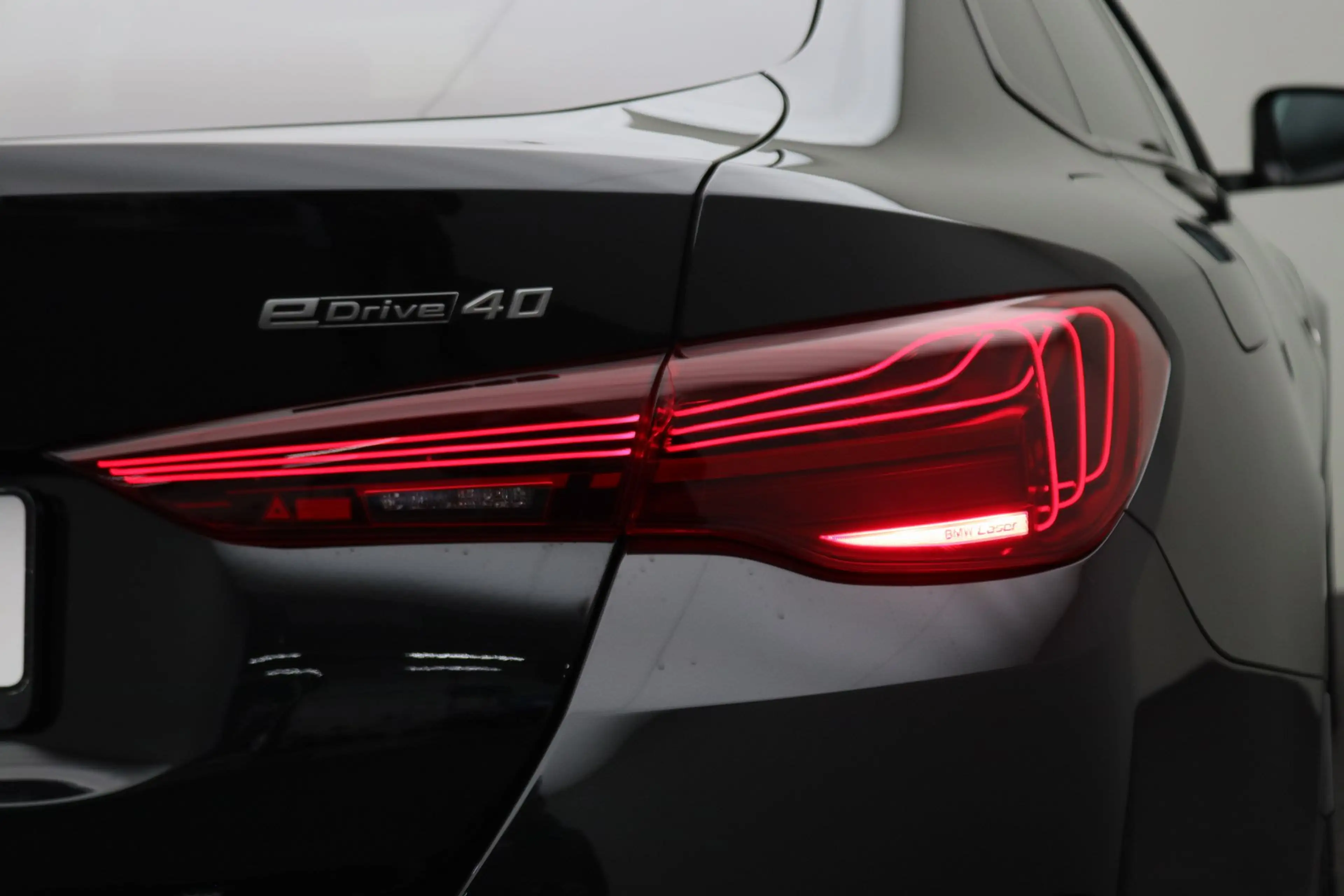 BMW i4 eDrive40 84 kWh M Sport Pakket | Elektrisch verwar — photo 7