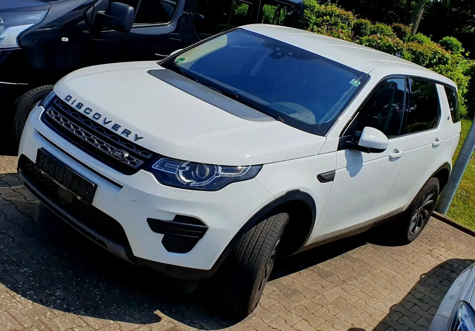 Land Rover Discovery Sport SE AWD AHK Navi BiXenon SH ALU Weiß - 2