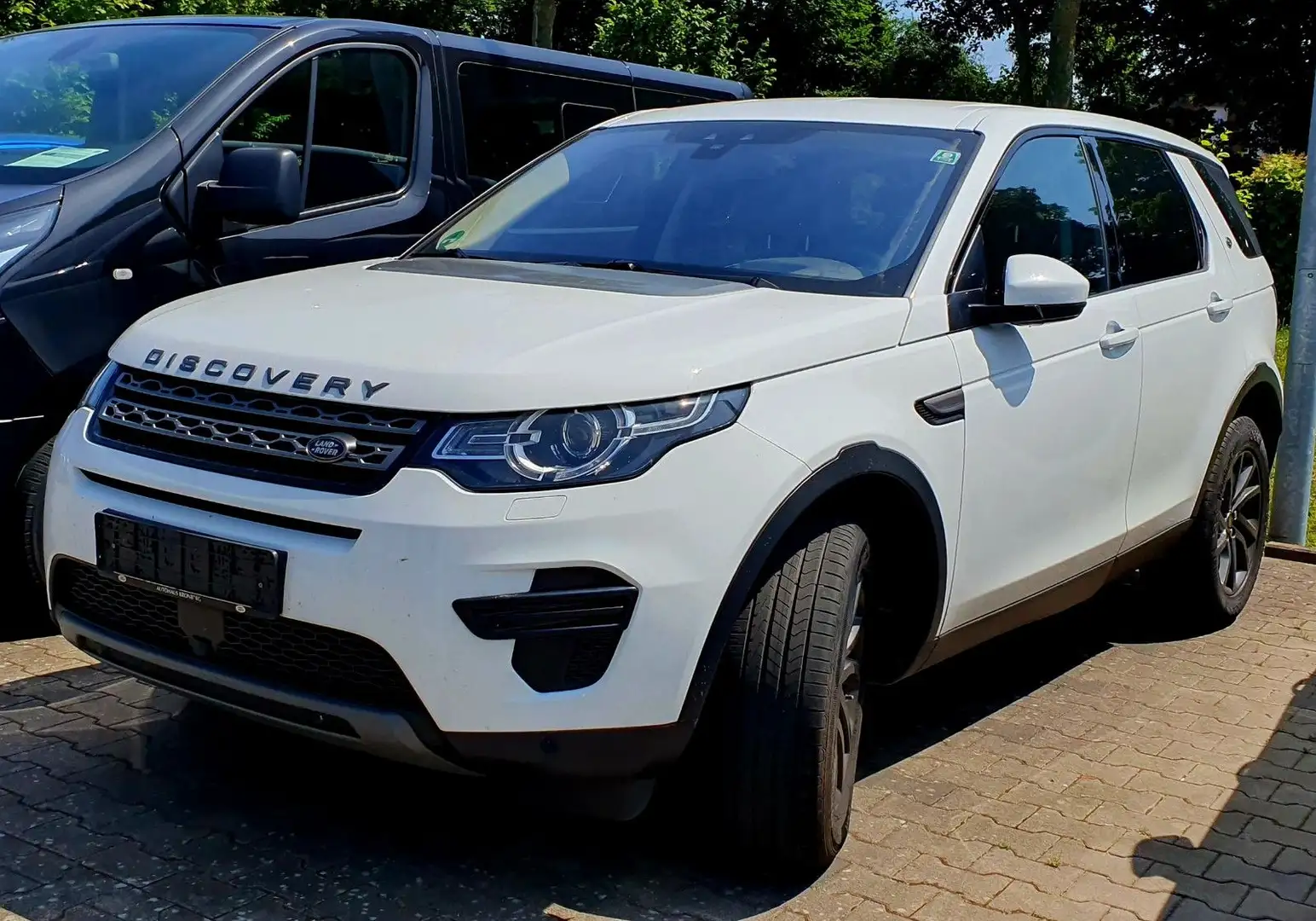 Land Rover Discovery Sport SE AWD AHK Navi BiXenon SH ALU Weiß - 1