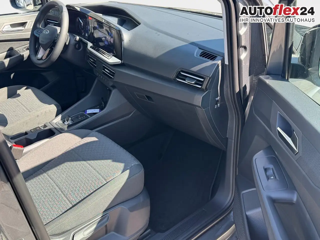 Ford Grand Tourneo Titanium 1,5 L2 7 Sitzer Klimaautomatik Anhänge... 9
