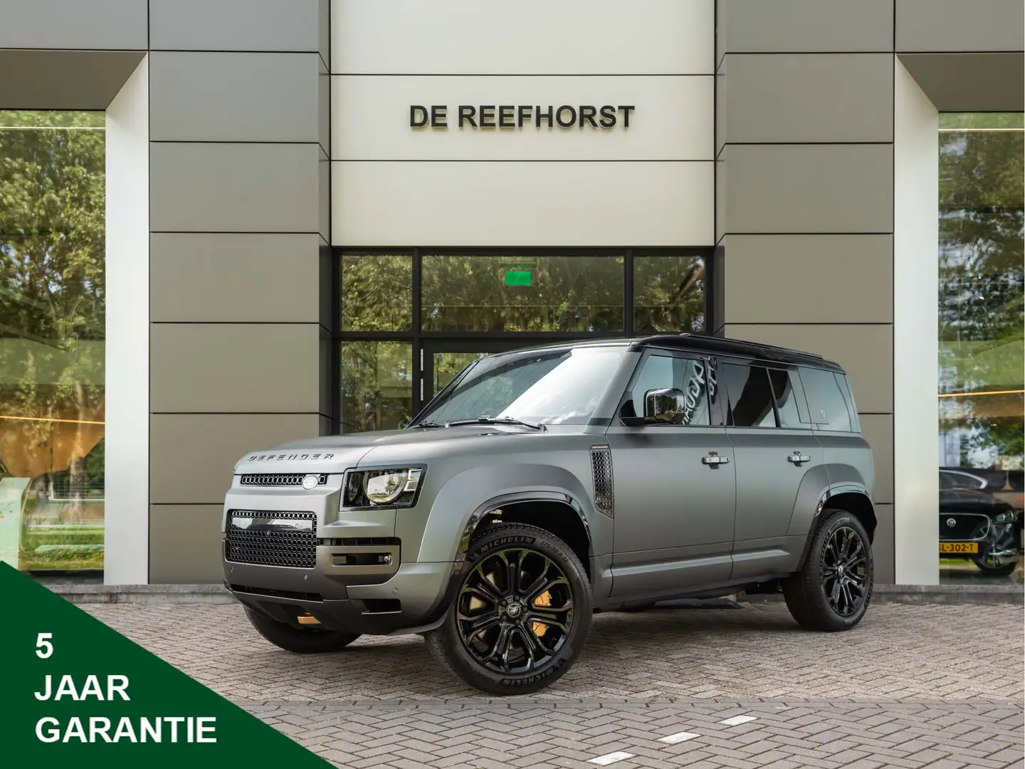 Land Rover Defender 110 4.4 P635 OCTA Edition ONE | Matte Protective F Groen - 1