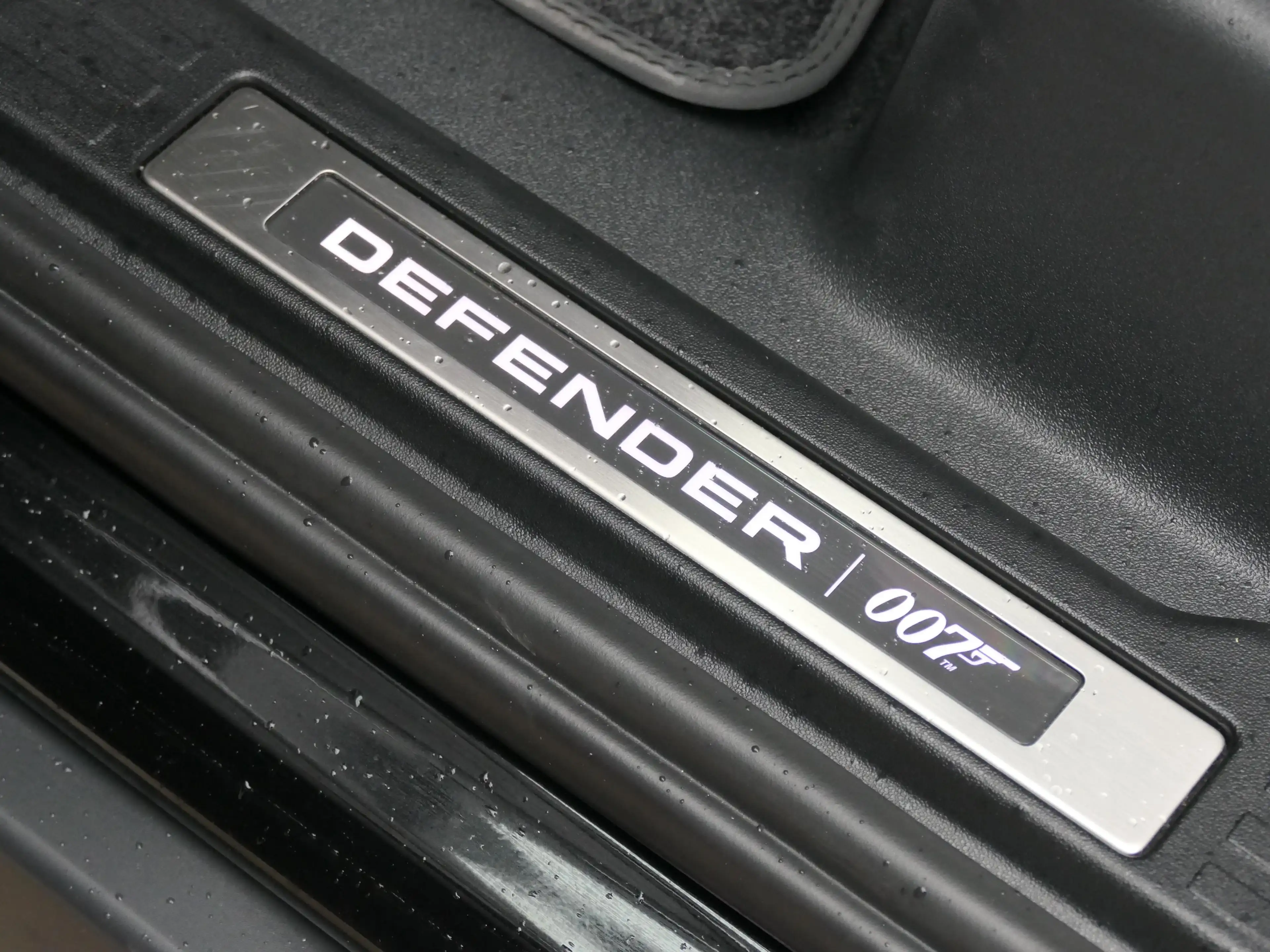 Land Rover Defender 90 P525 V8 JAMES BOND Edition | PANO | TOWB | MERI — photo 13