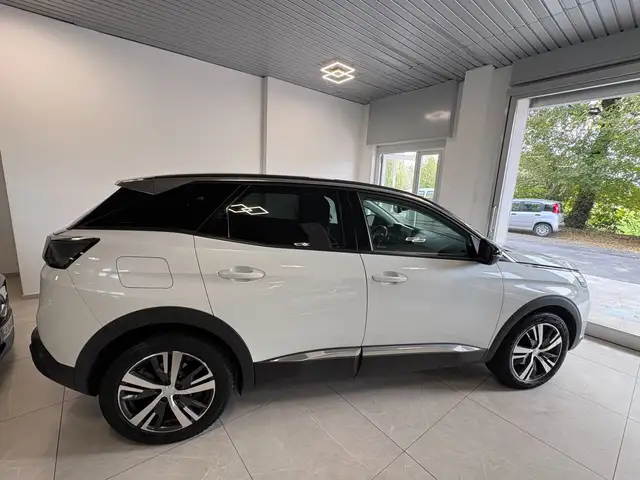 Peugeot 3008 view 6