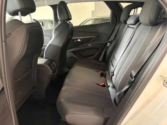 Peugeot 3008 view 7