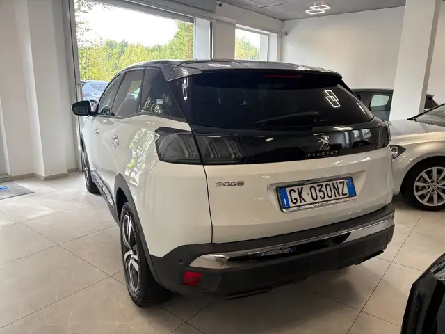 Peugeot 3008 view 4