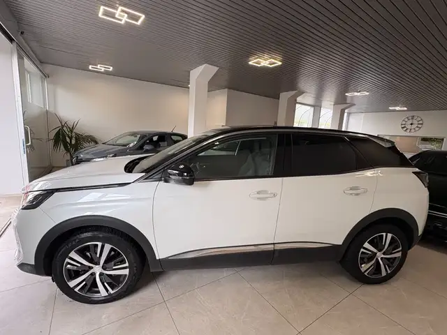 Peugeot 3008 view 3