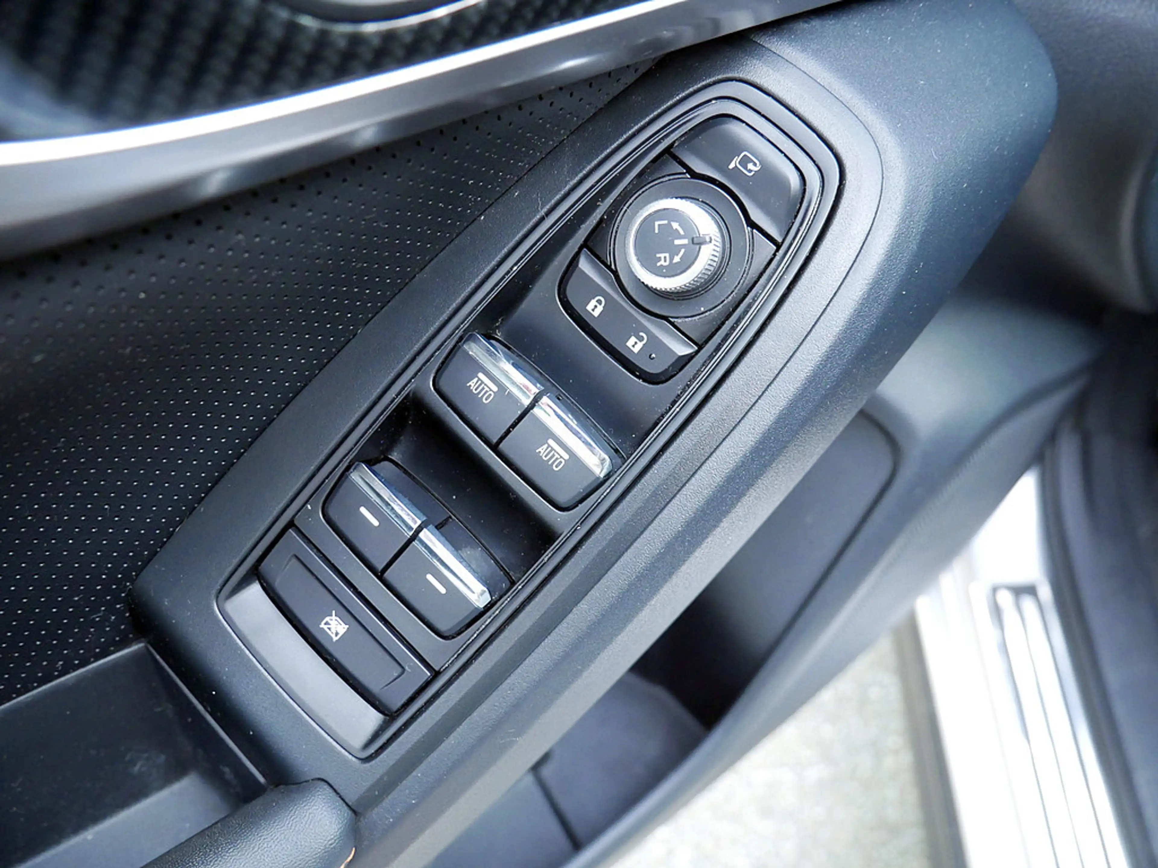 Subaru XV 2.0i Lineartronic Exclusive HGSD ACC LED — photo 11