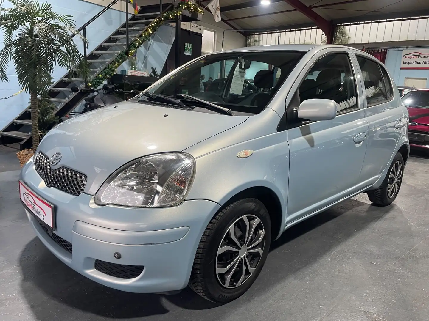 Toyota Yaris 1.3*KLIMA*EINPARKHILFE*ALLWETTER*TÜV NEU Blauw - 1