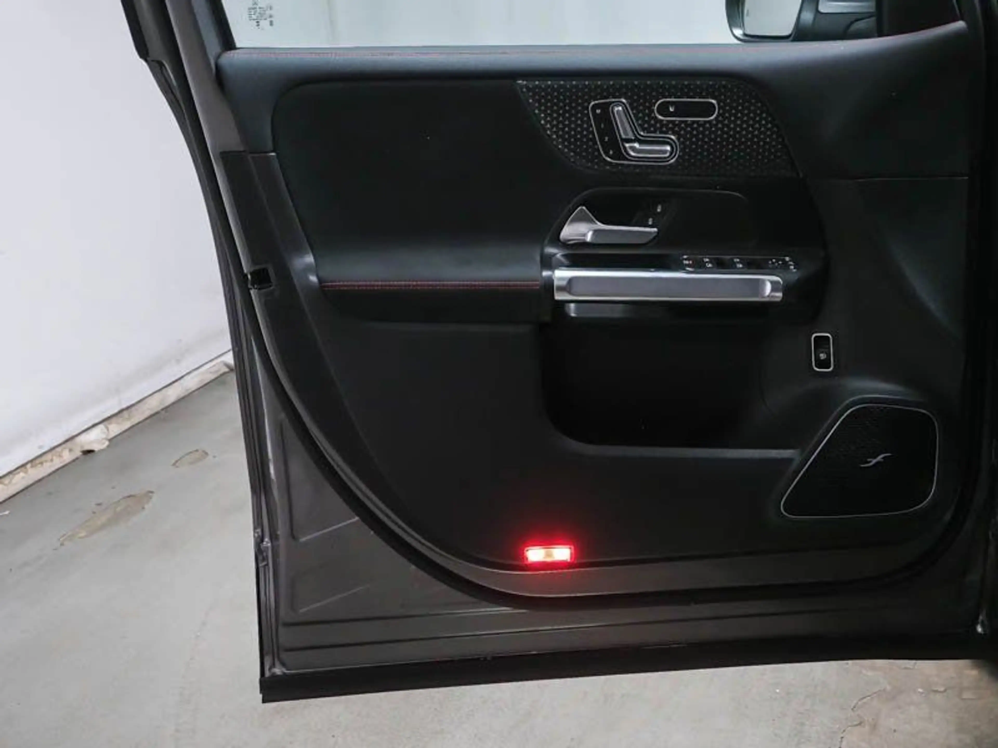 Mercedes-Benz EQB 250 AMG-PREMIUM FAP MEMORY 360° KEYLG WDGS — photo 6