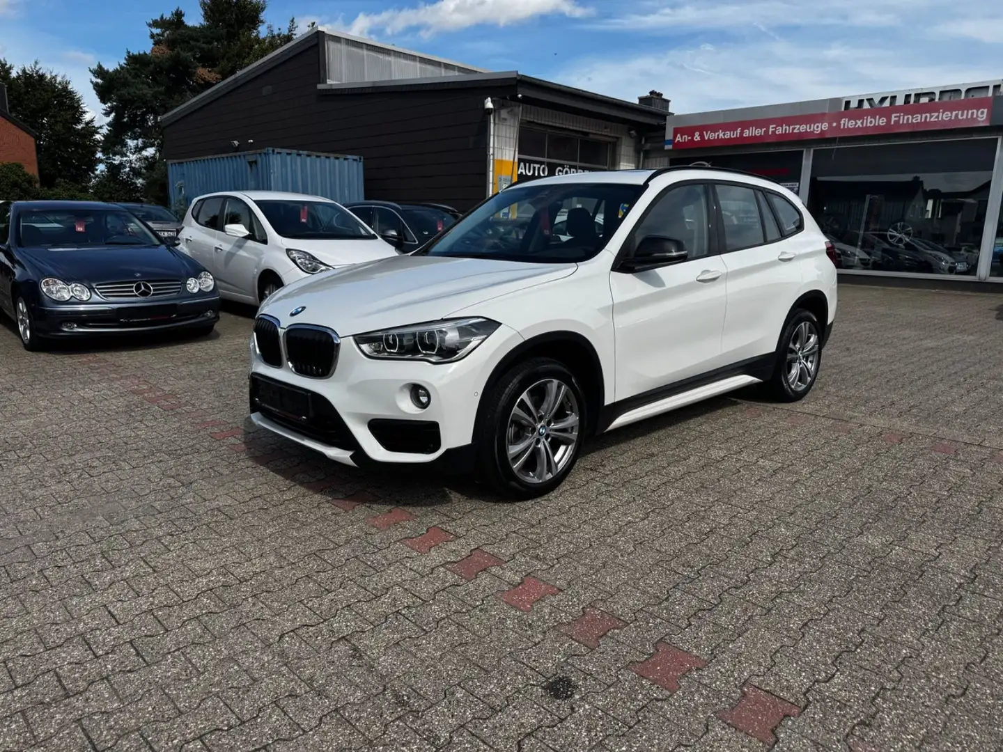 BMW X1 sDrive 18 i Sport LCI LED PANO ACC KEYLESS AU Blanc - 1