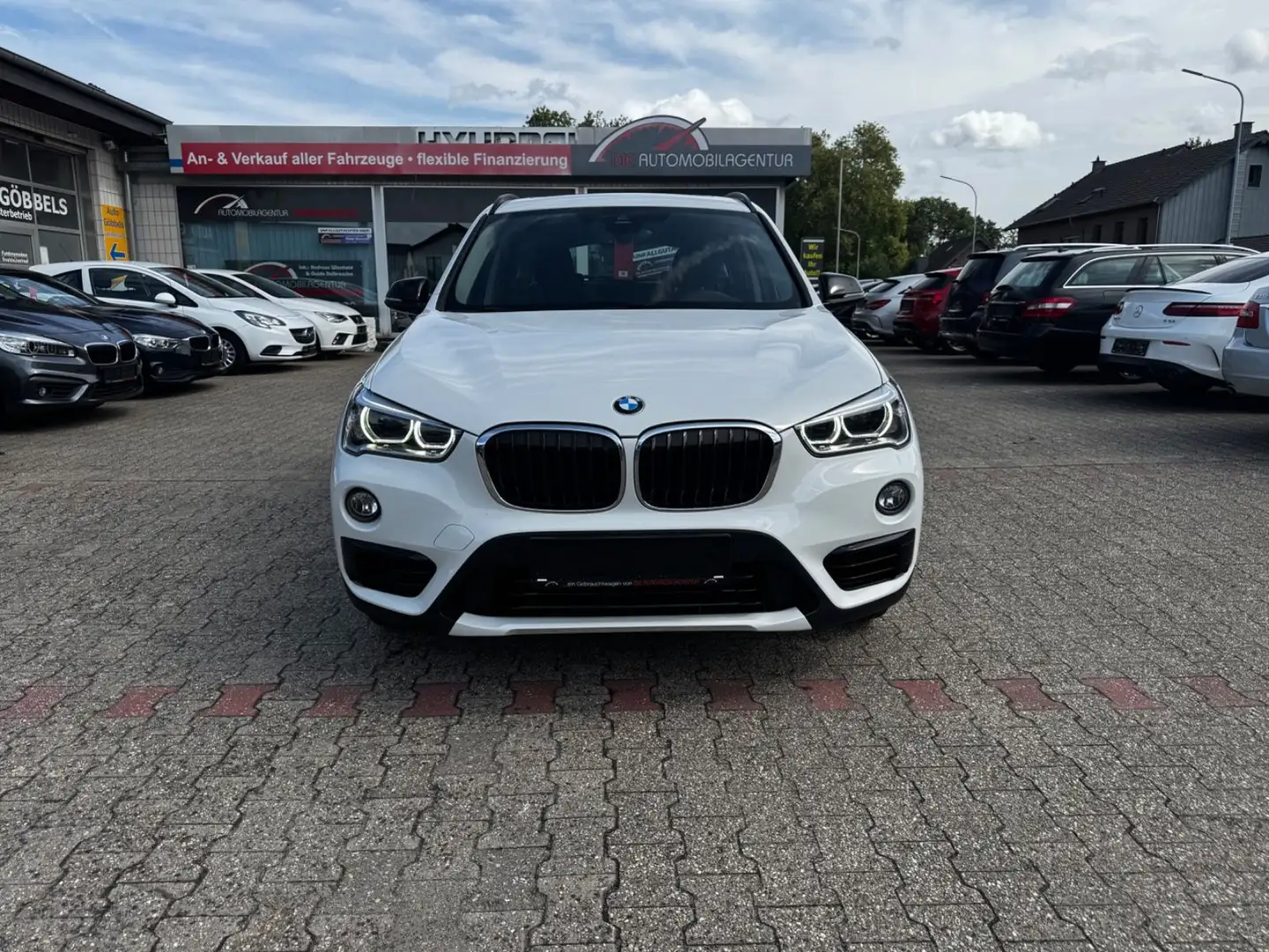 BMW X1 sDrive 18 i Sport LCI LED PANO ACC KEYLESS AU Blanc - 2