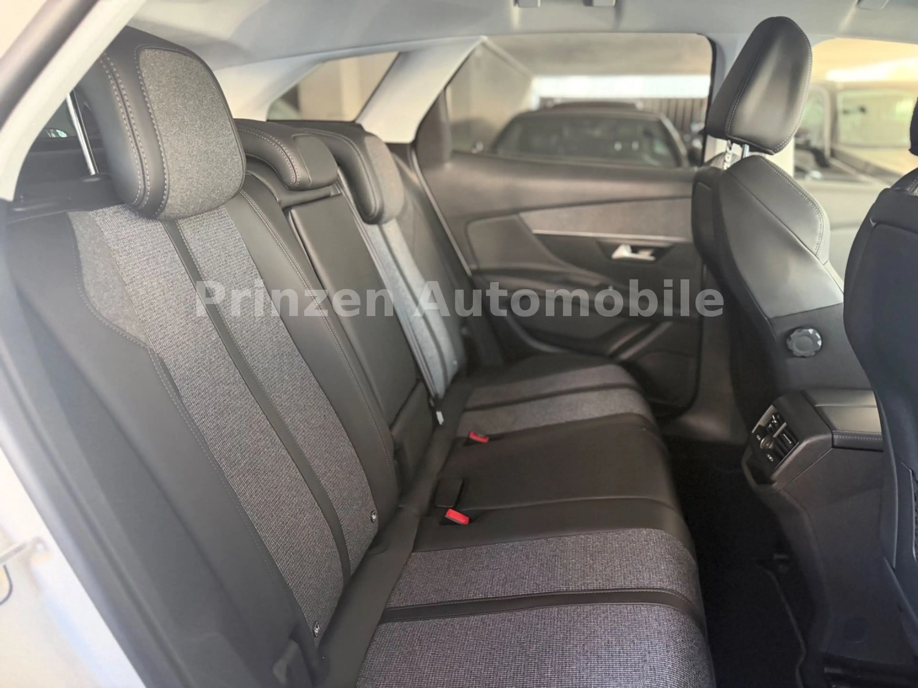 Peugeot 3008 Allure *Premium*Led*360°*Spur*Apple*Acc* — photo 11