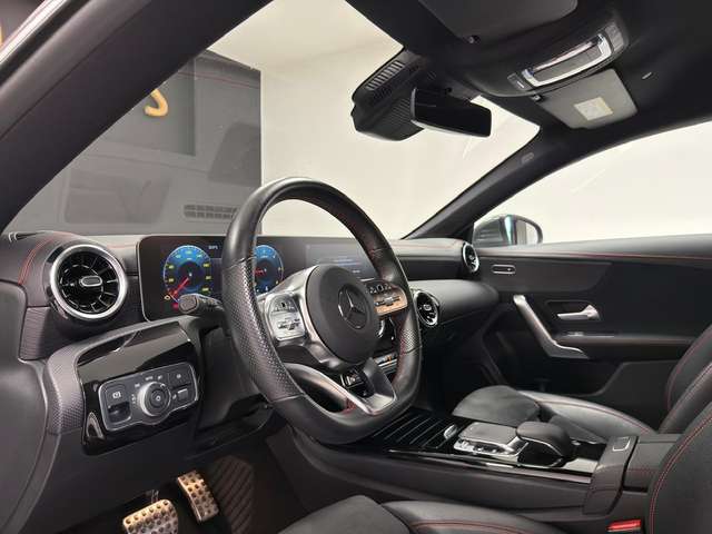 Mercedes-Benz CLA 180 — photo 14