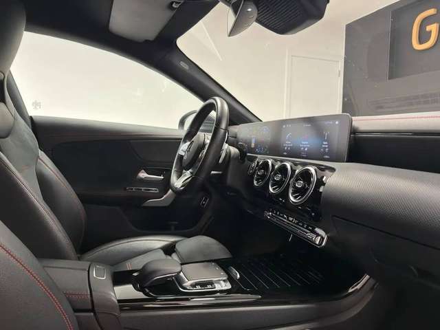 Mercedes-Benz CLA 180 — photo 13
