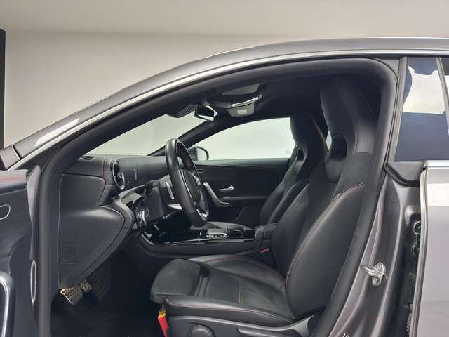 Mercedes-Benz CLA 180 — photo 11