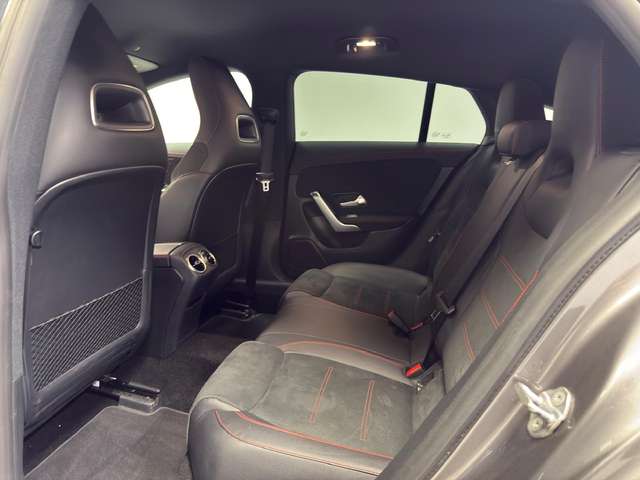 Mercedes-Benz CLA 180 — photo 15
