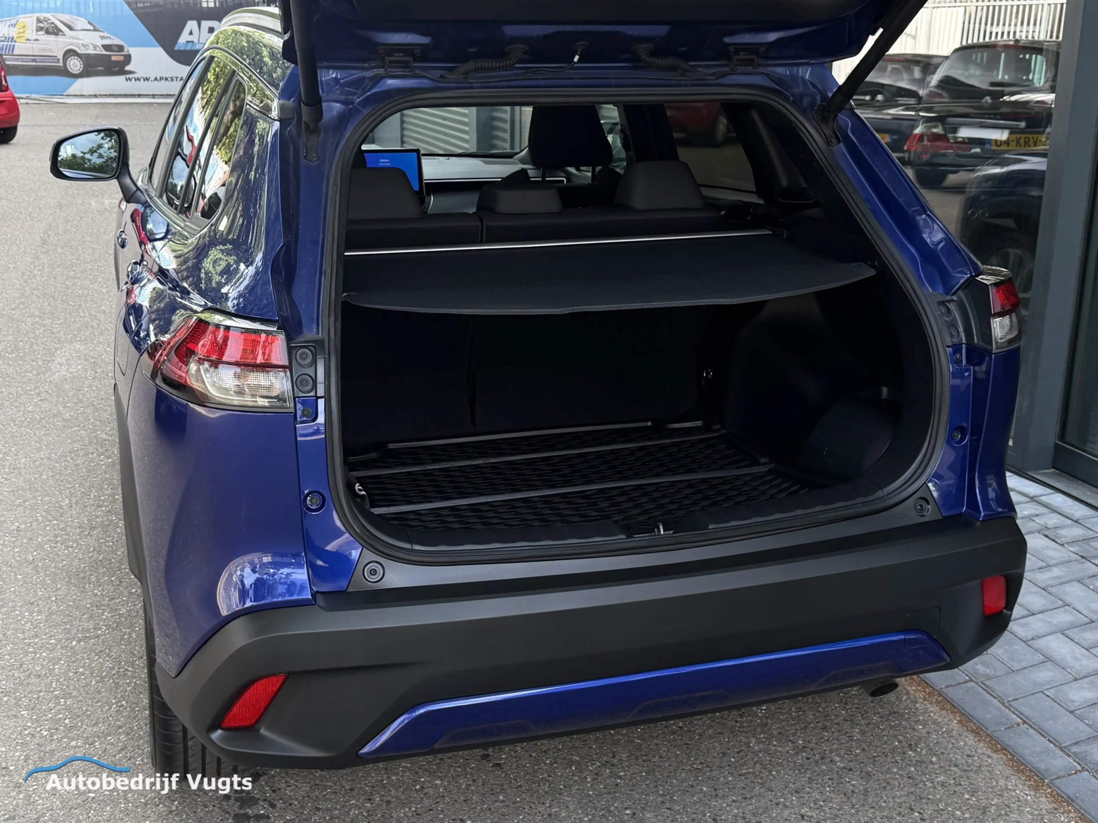Toyota Corolla Cross 2.0 High Power Hybrid *Panorama*200PK — photo 12