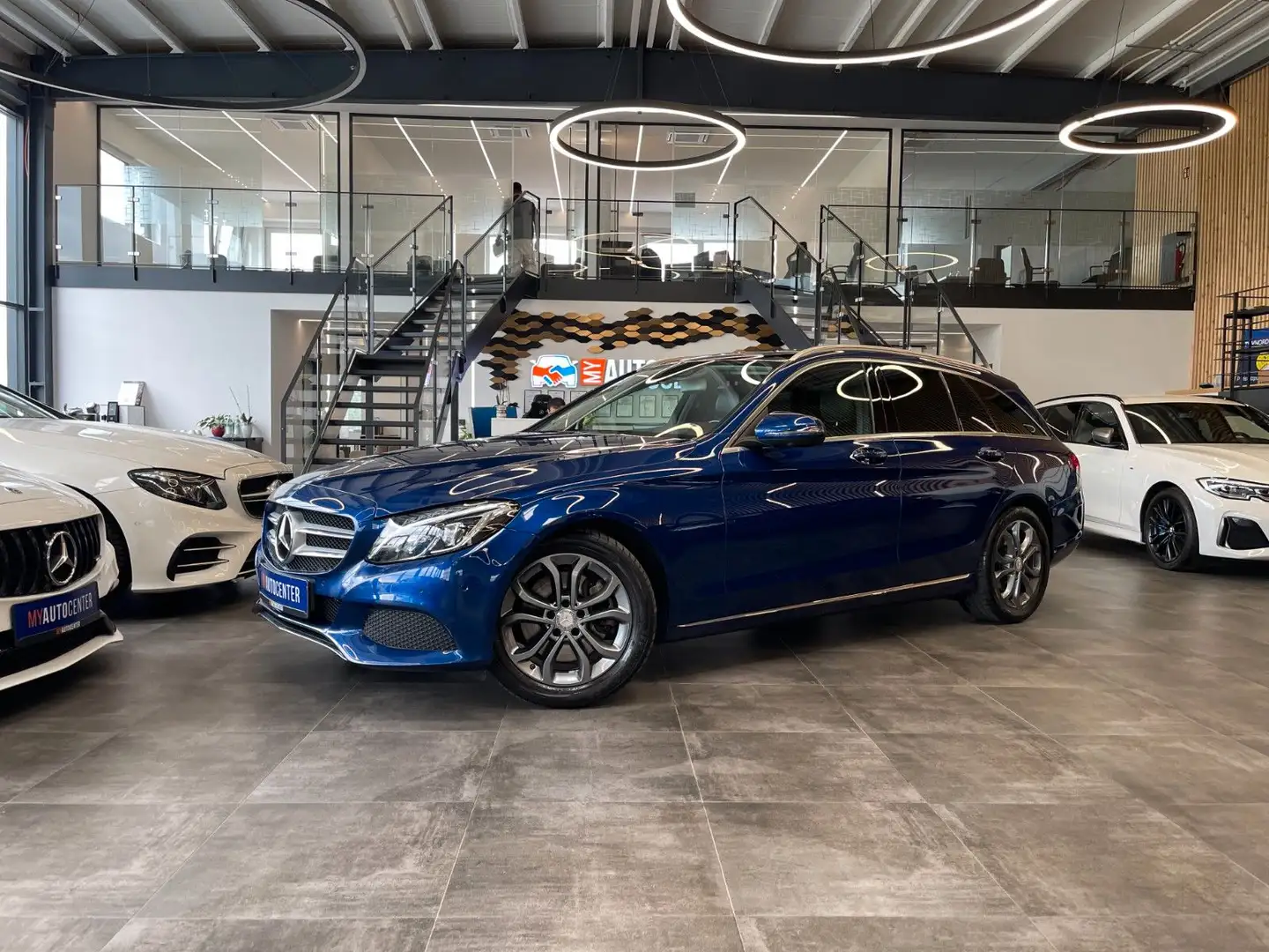 Mercedes-Benz C 300 T BlueTec Hybrid / h *LED*AHK*PANO*360°* Blau - 1