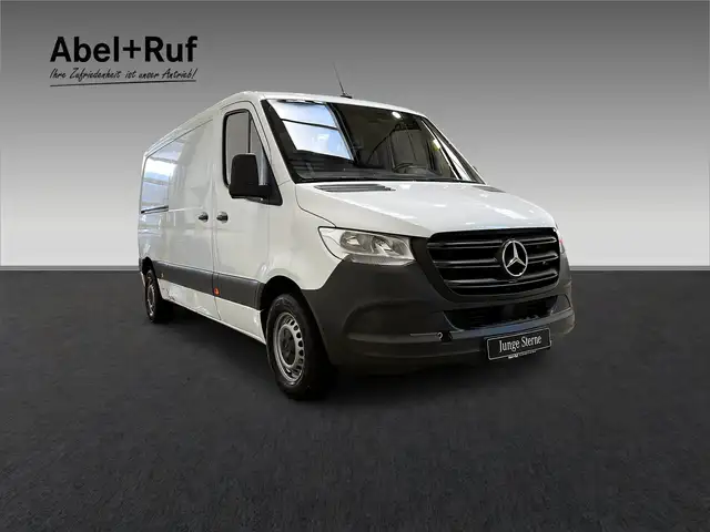 Mercedes-Benz Sprinter view 4