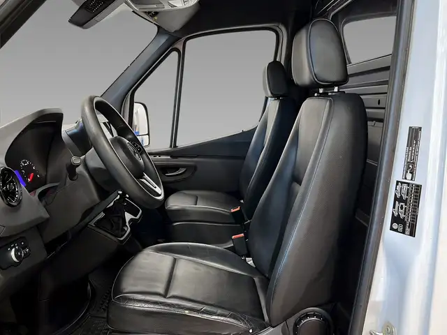 Mercedes-Benz Sprinter view 9
