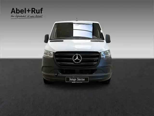 Mercedes-Benz Sprinter view 3