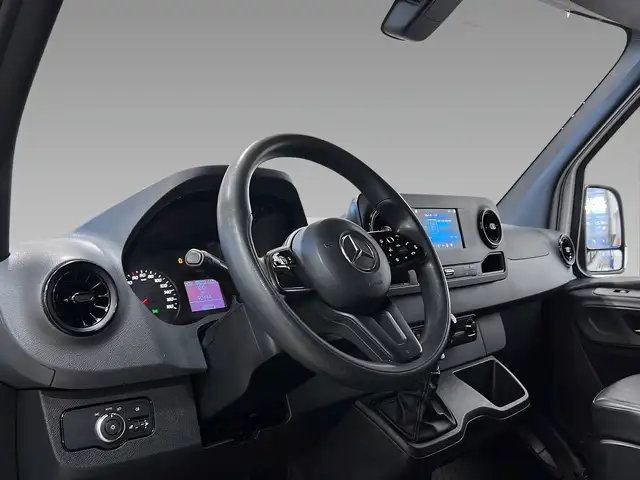 Mercedes-Benz Sprinter view 10