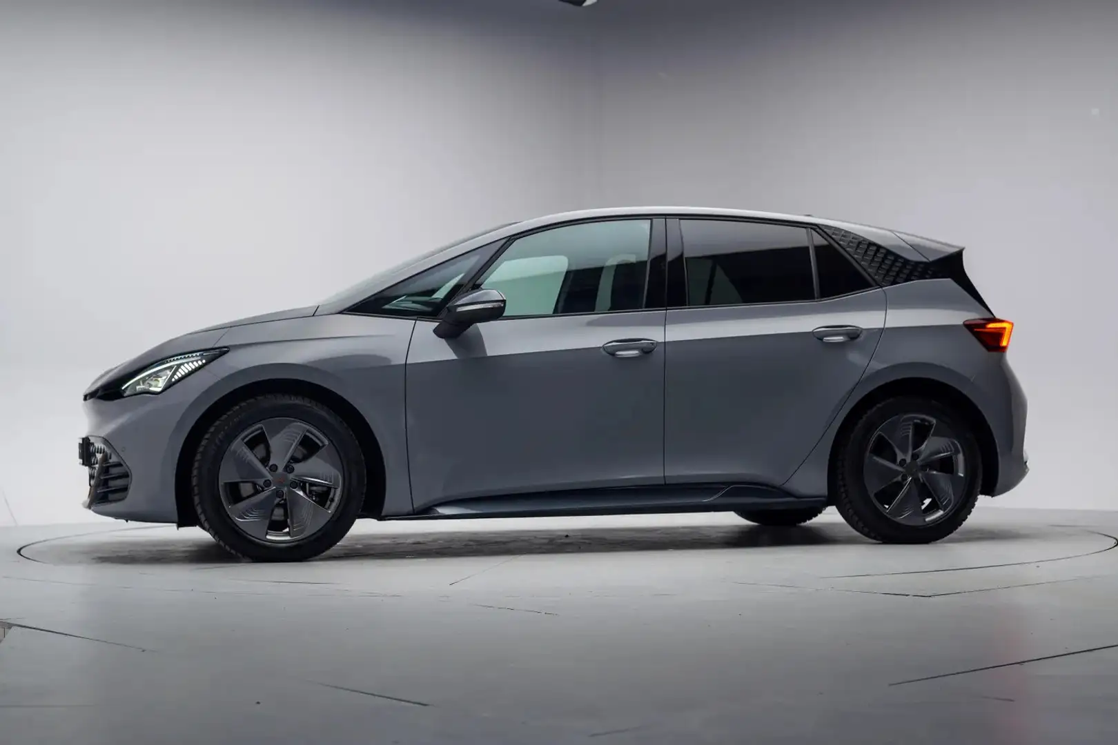 CUPRA Born 150kW/62kWh Business automaat [ climate Navi PDC] Grijs - 2