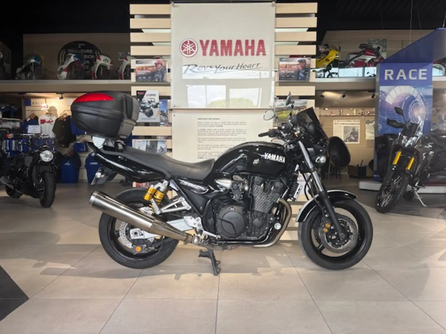 Yamaha XJR 1300 Noir - 1