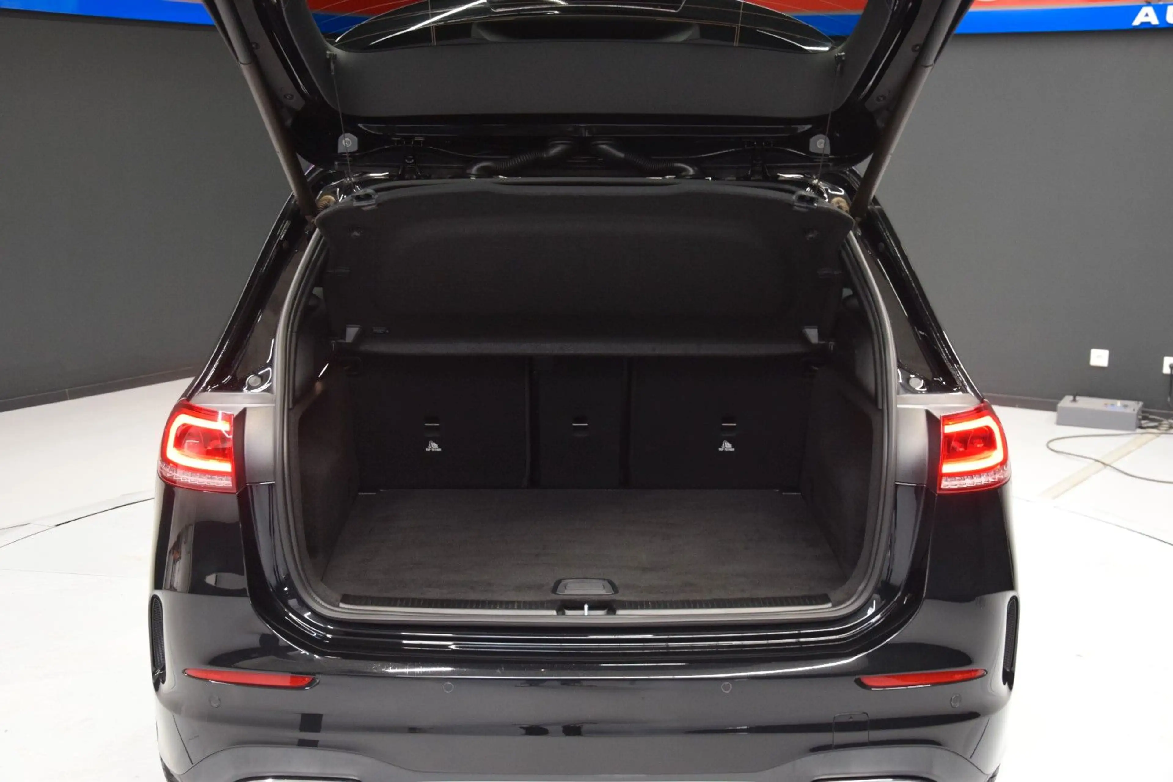 Mercedes-Benz B 220 4Matic AMG-Line Pano LED Kamera Tempomat — photo 10