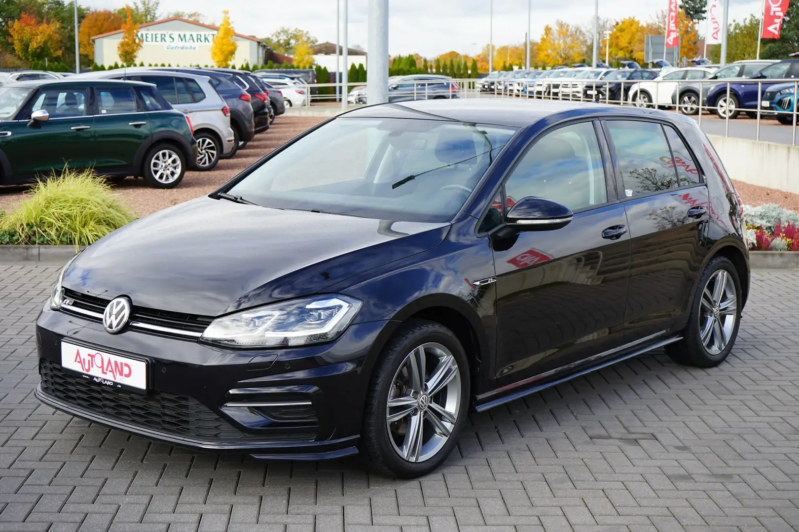 Volkswagen Golf VII 1.4 TSI R-Line VC LED ACC Navi Keyless Zwart - 2