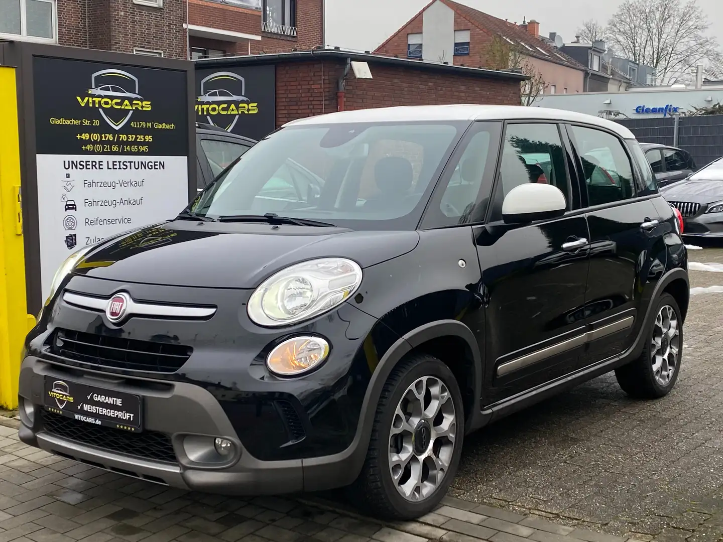 Fiat 500L Trekking | ab 4,99% | Garantie | Navi | PDC | Schwarz - 1