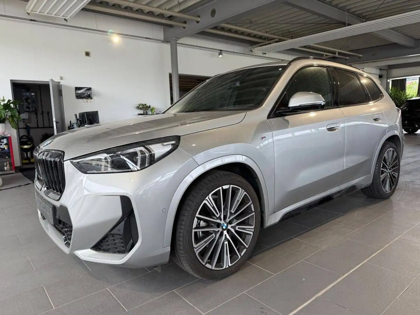 BMW X1 23d xDrive M Sport*AHK*H/K*LED*HUD*360*J''20 Argent - 2