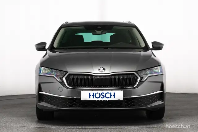 Skoda Octavia view 3