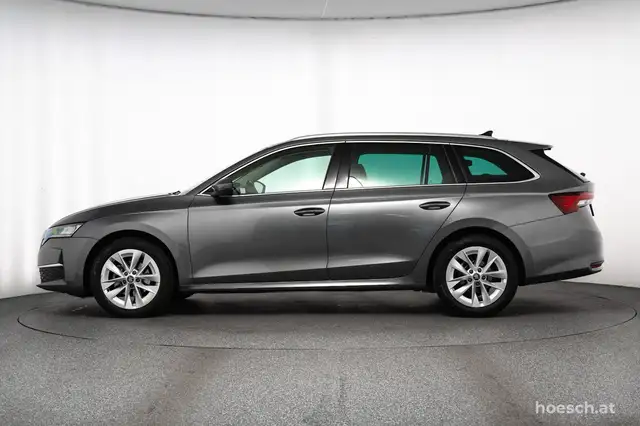 Skoda Octavia view 4