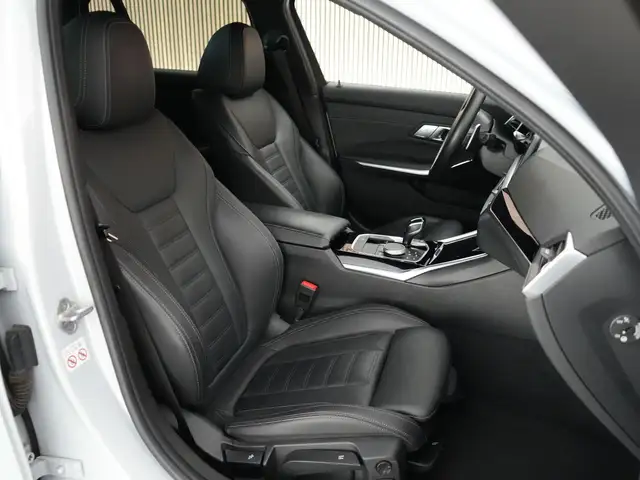 BMW 3 Series view 3