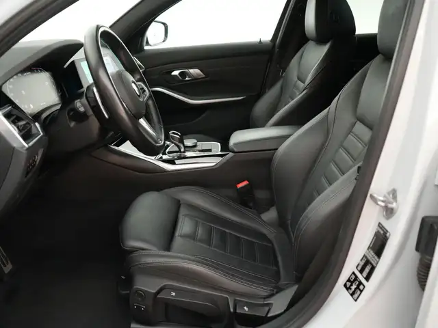 BMW 3 Series view 9