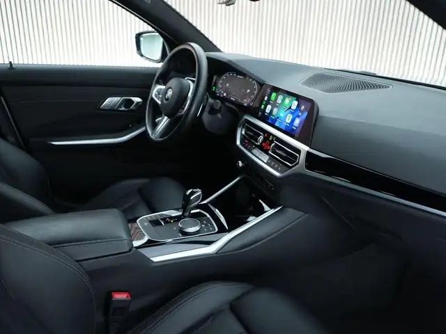 BMW 3 Series view 4