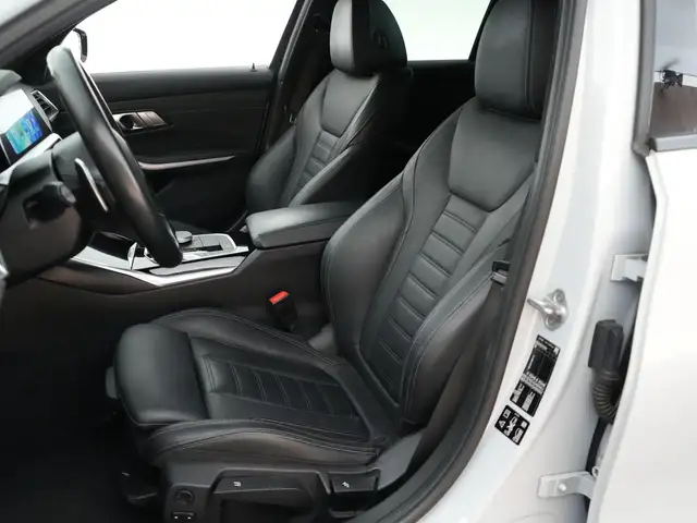 BMW 3 Series view 10
