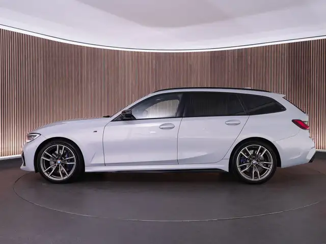 BMW 3 Series view 11