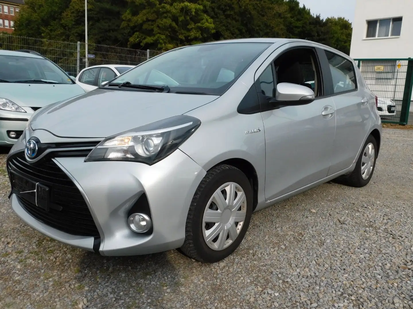 Toyota Yaris 1.5 VVT-i Hybrid Comfort Silber - 1