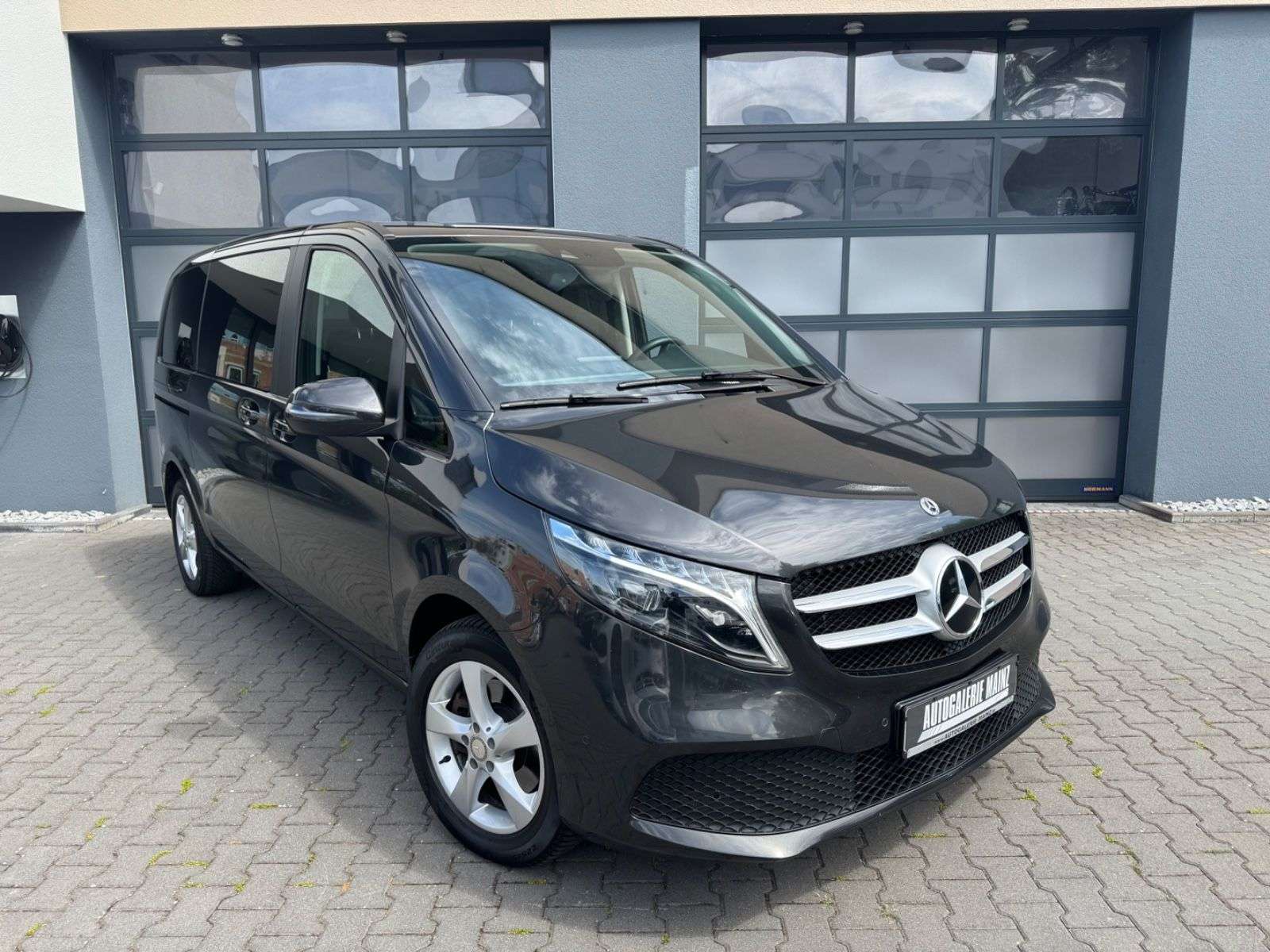 Mercedes-Benz V 220