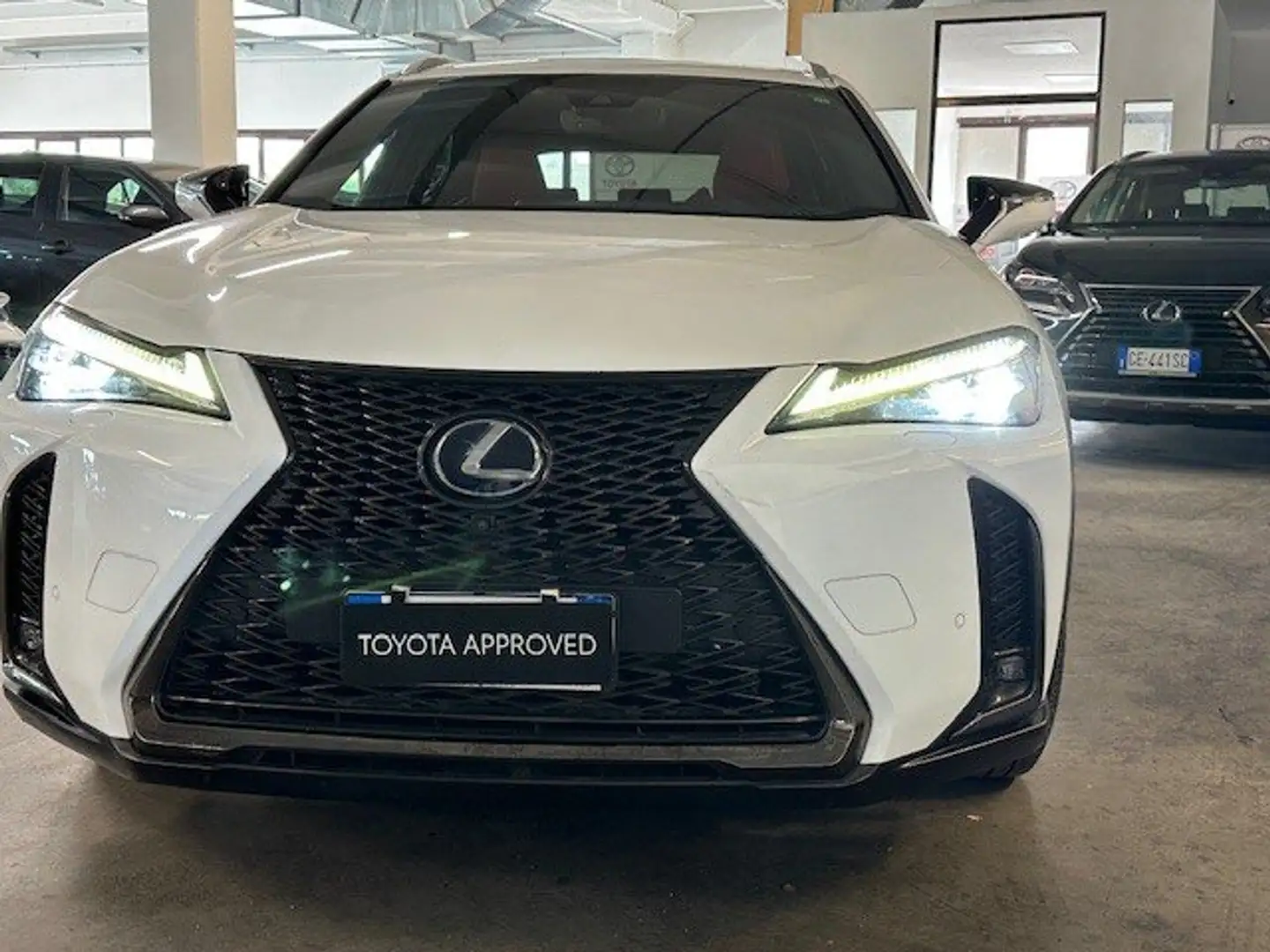 Lexus UX 200 250h 2.0 F-Sport 4wd cvt Білий - 1