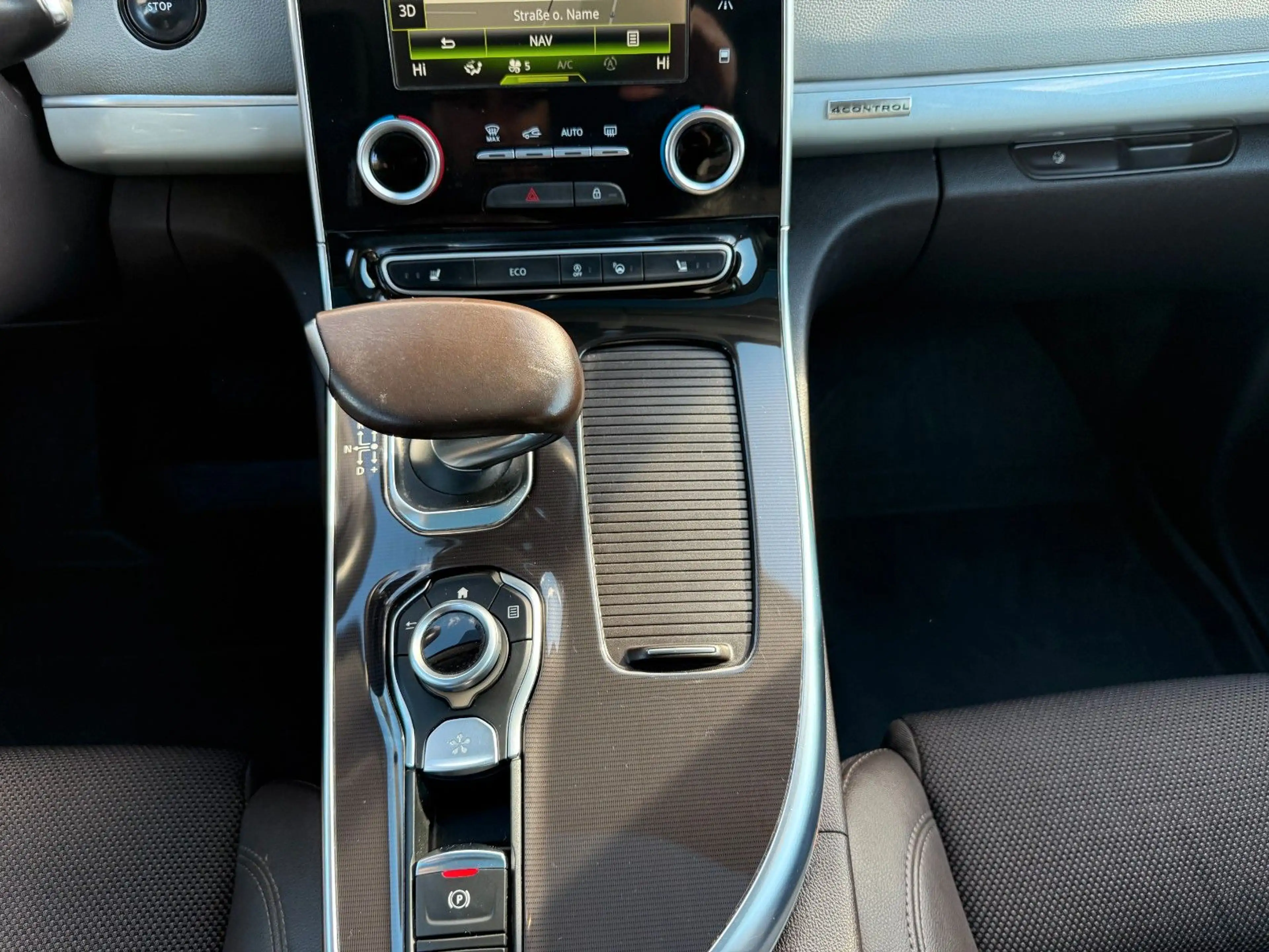Renault Espace ESPACE V INTENS / AUTOMATIK / 7 SITZER / KAMERA — photo 15