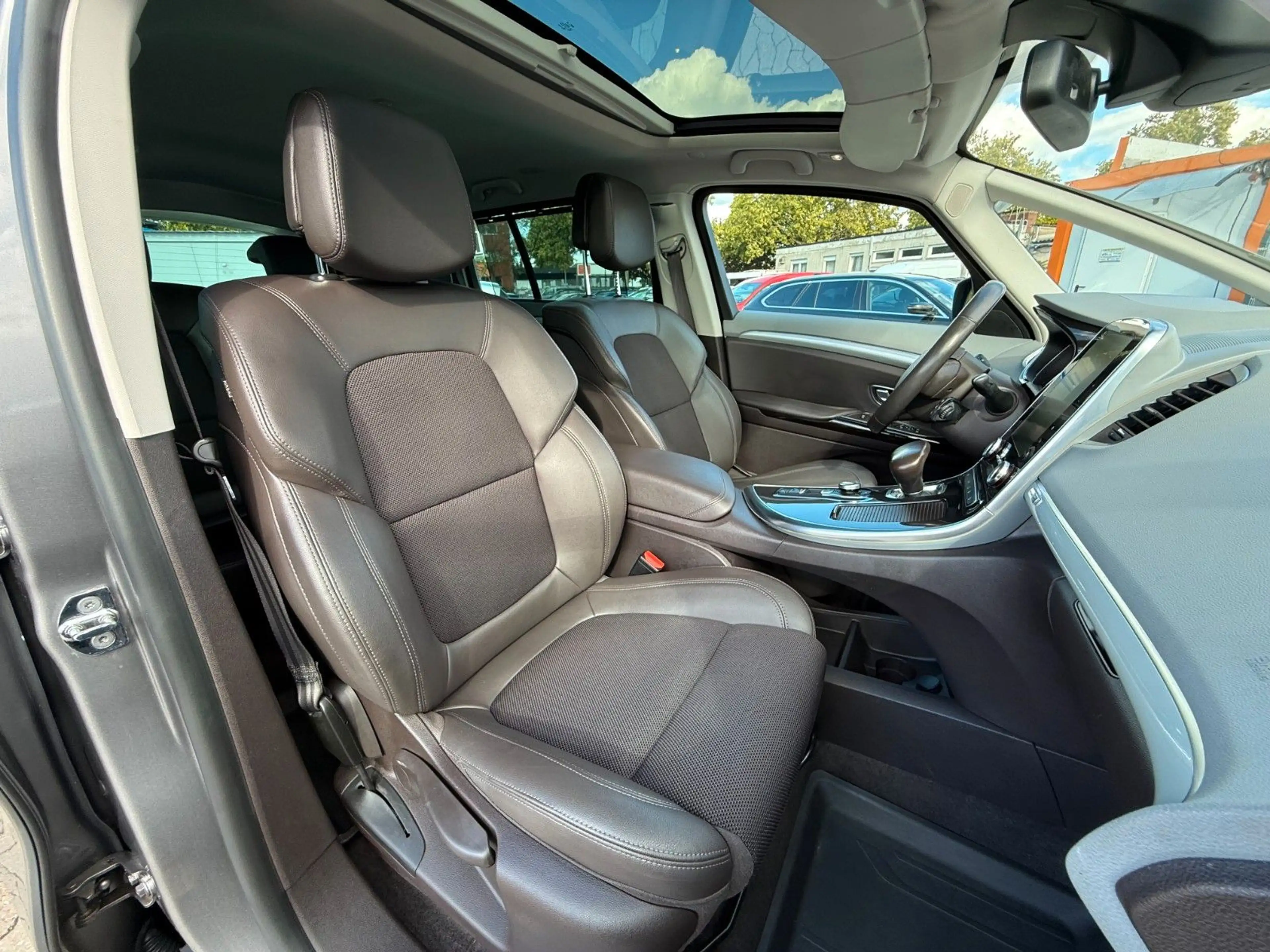 Renault Espace ESPACE V INTENS / AUTOMATIK / 7 SITZER / KAMERA — photo 10
