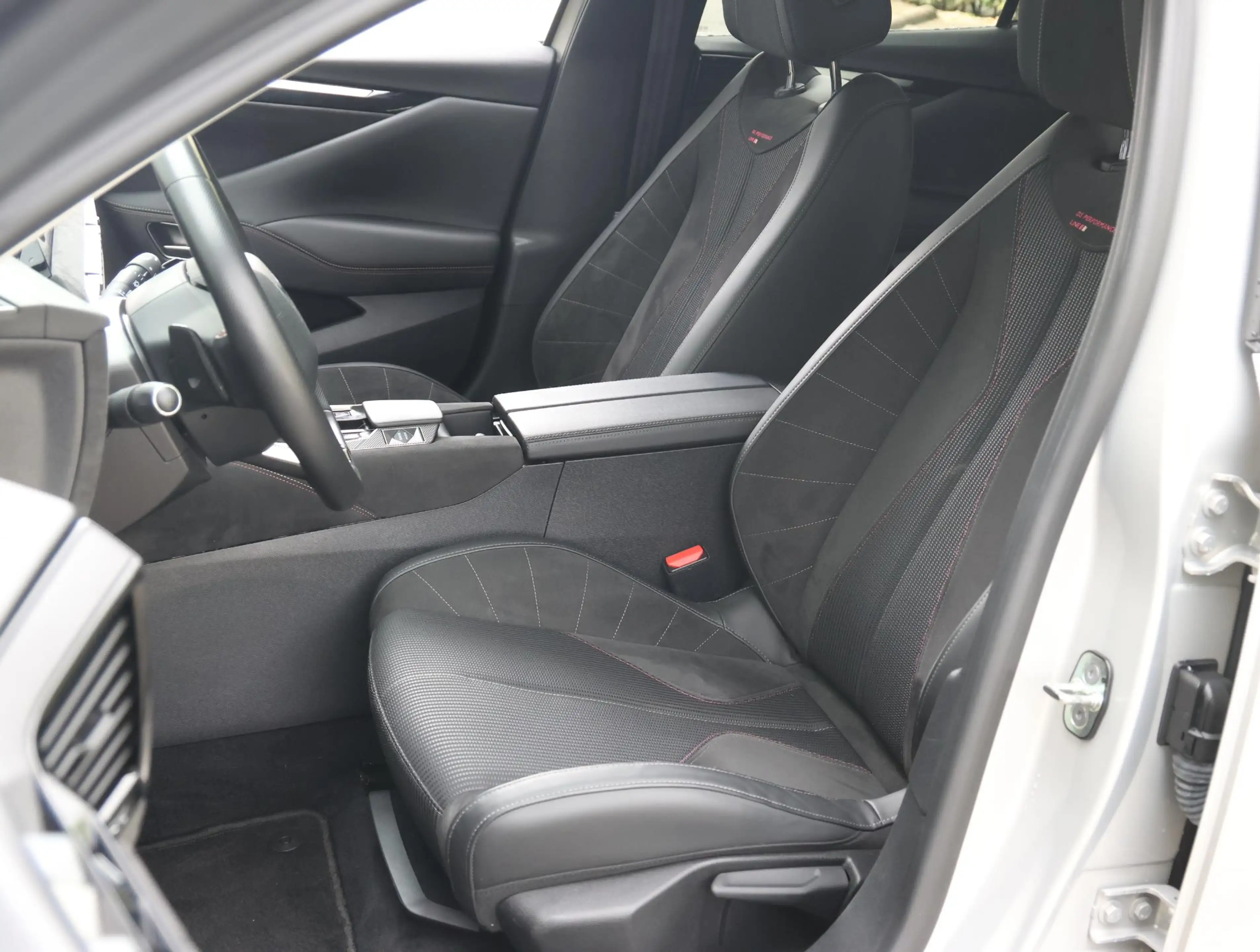 DS Automobiles DS 4 1.2 130pk Automaat Performance Line | Camera | Nav — photo 13