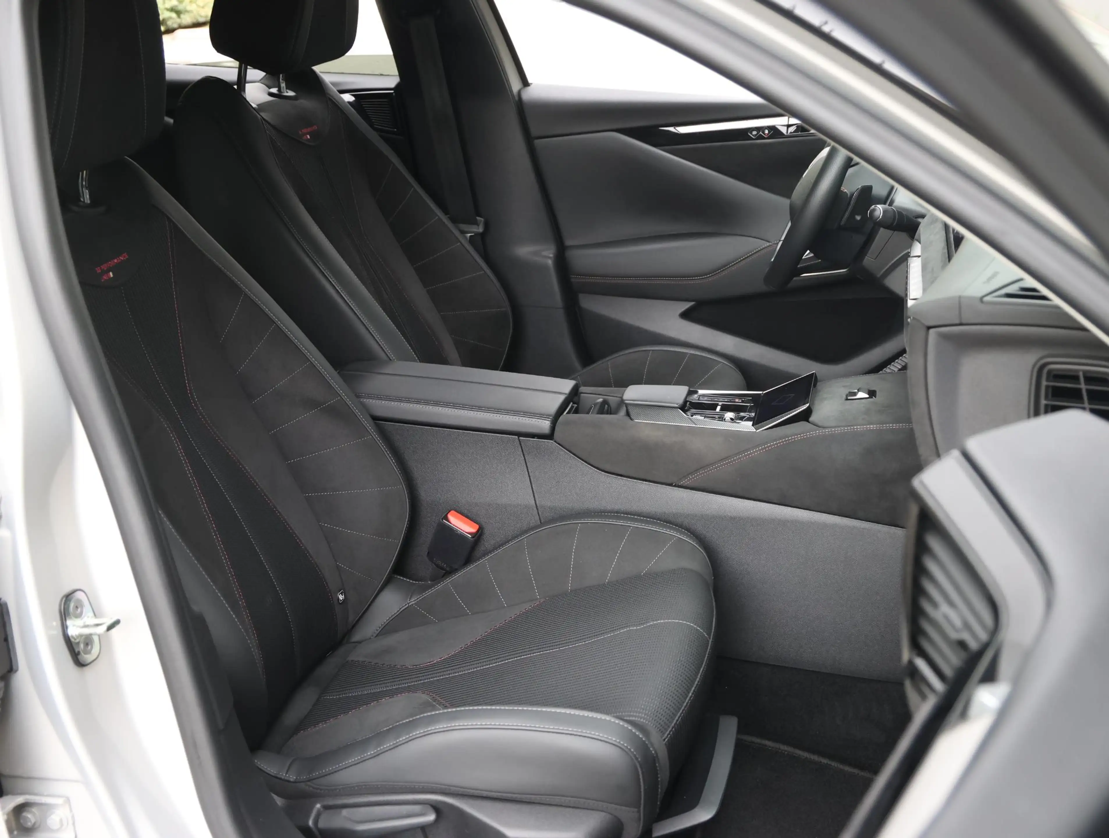 DS Automobiles DS 4 1.2 130pk Automaat Performance Line | Camera | Nav — photo 10
