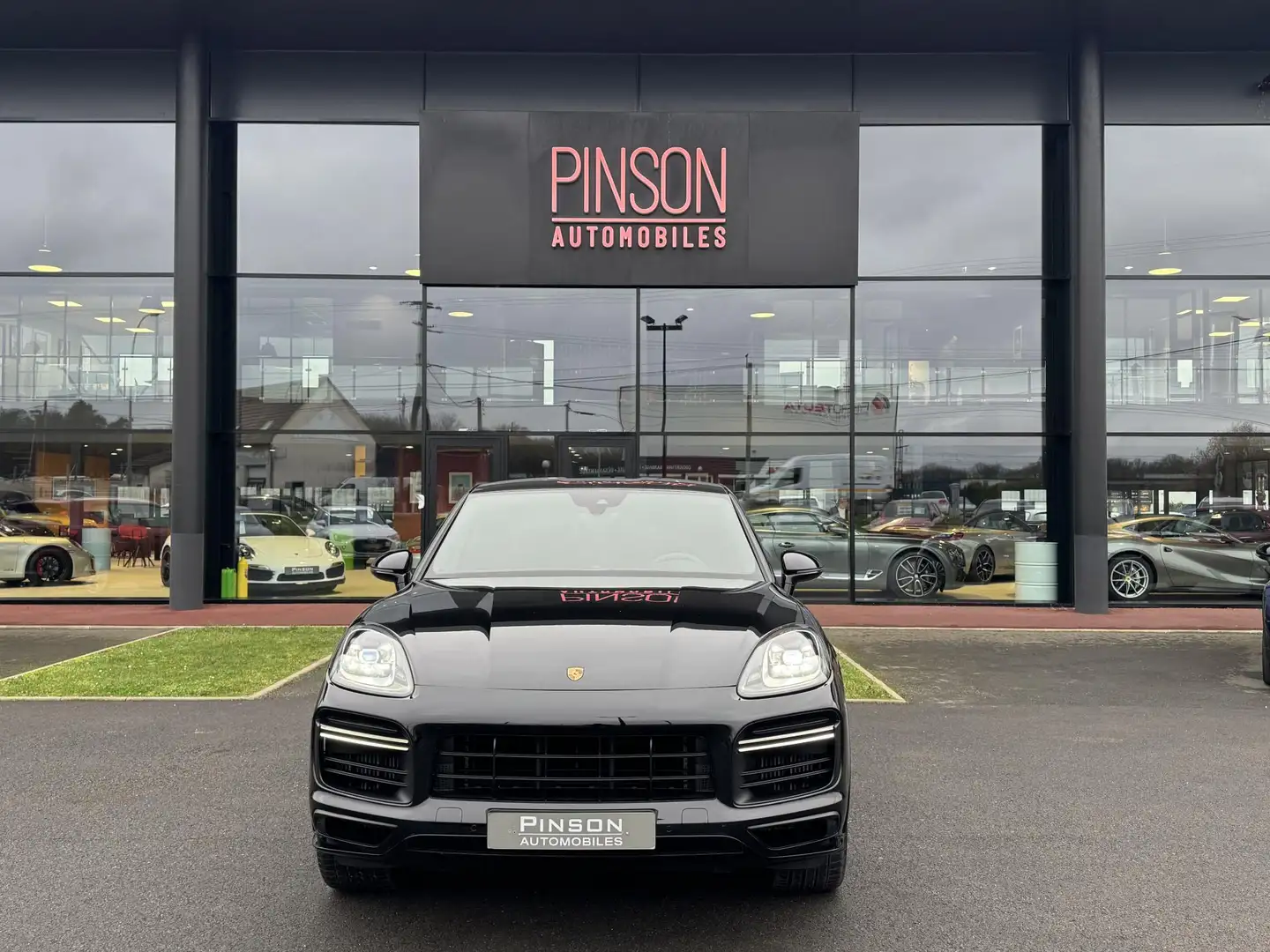 Porsche Cayenne 4.0 550 TURBO Schwarz - 2