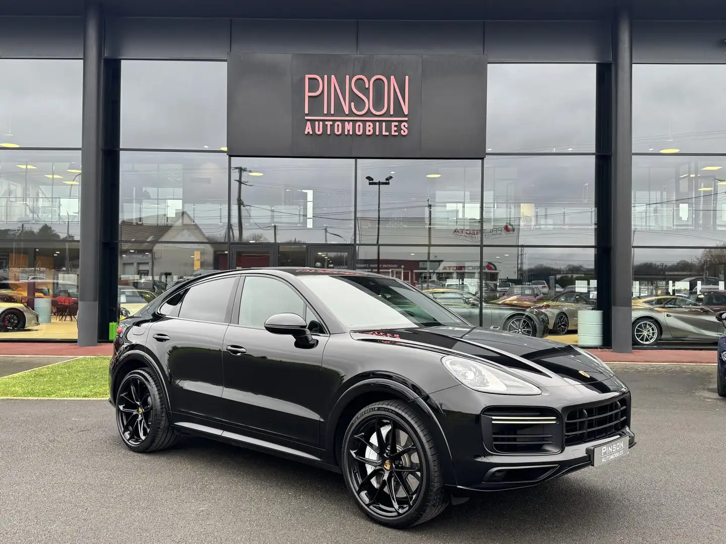 Porsche Cayenne 4.0 550 TURBO Schwarz - 1