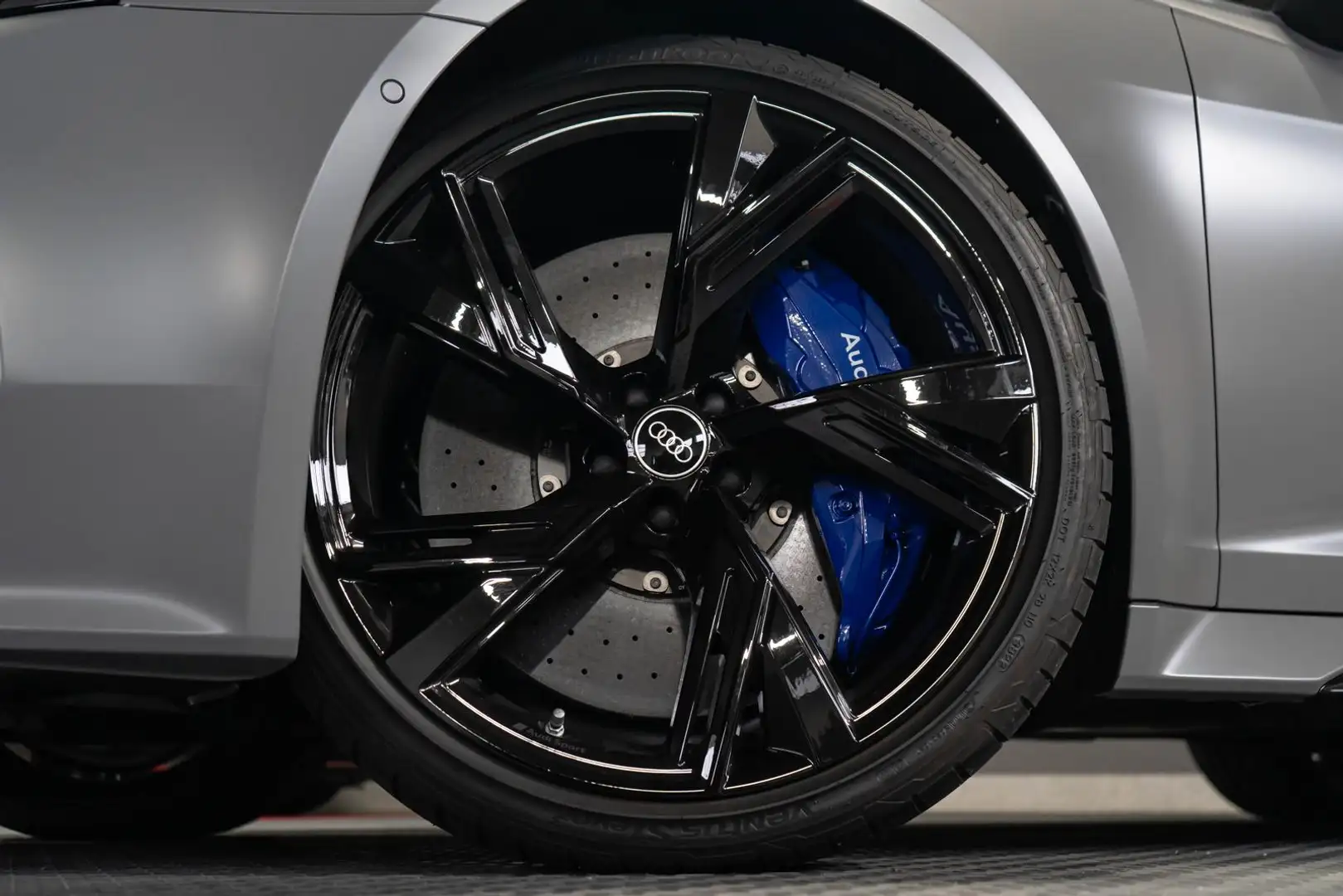 Audi RS6 4.0 TFSI quattro B&O KERAMIK MATT AHK STHZ Grau - 2