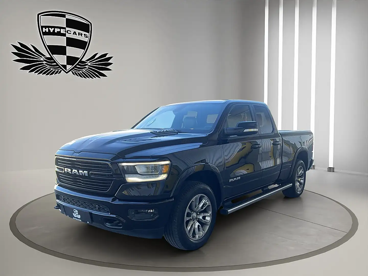 RAM 1500 Quad Cab Laramie 5.7 V8 Hemi 4x4 Schwarz - 1